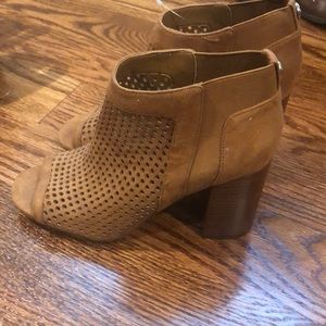 Guess light brown toeless ankle high boots NEW